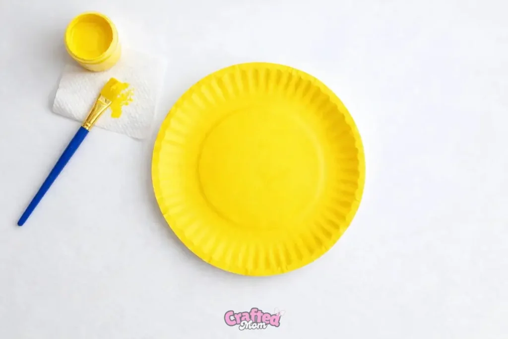 Easy Spring Paper Plate Bee Craft for Kids Step1