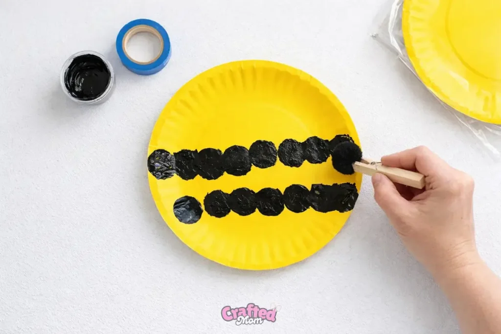Easy Spring Paper Plate Bee Craft for Kids step2